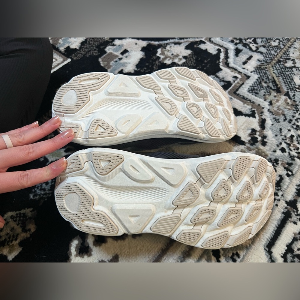 HOKA Clifton 9 - Black/Rose Gold - Picture 5 of 6